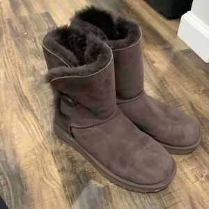 Women’s Uggs, size 7